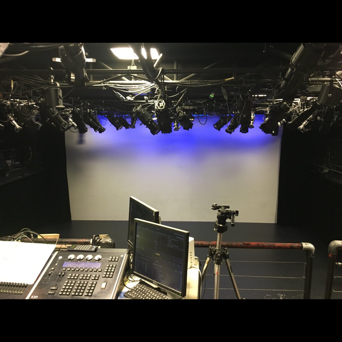 DixonPlace's tweet photo. RT @slmdances: Tech today @DixonPlace for @TheFieldNYC #thefield30! See you 4/10, 12-2PM! https://t.co/dscNBVQqba https://t.co/aQRiIbxFlK