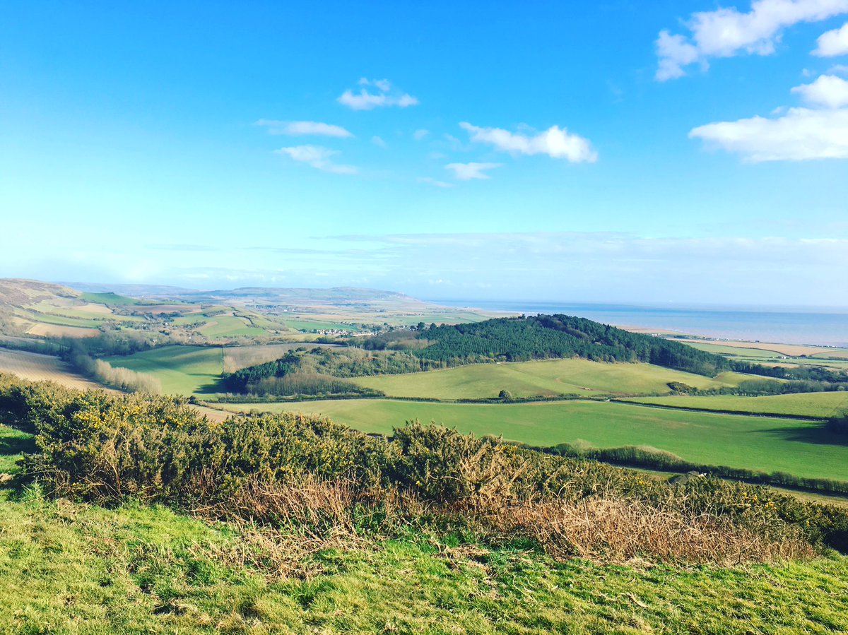 rebeccajoPT's tweet photo. This view over a treadmill/ x-trainer any day πππ #cardio #cardiowithaview #countryside #coast #sunny #views https://t.co/RInQS4nXsT