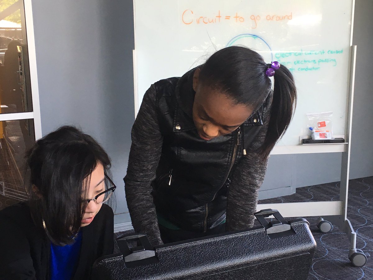 mrzphd's tweet photo. Intro to Circuits at Renton Library #edtech #STEM #makerspace #makered @KCLS @SnapCircuits @agcsschool https://t.co/zgoNBuhD3J