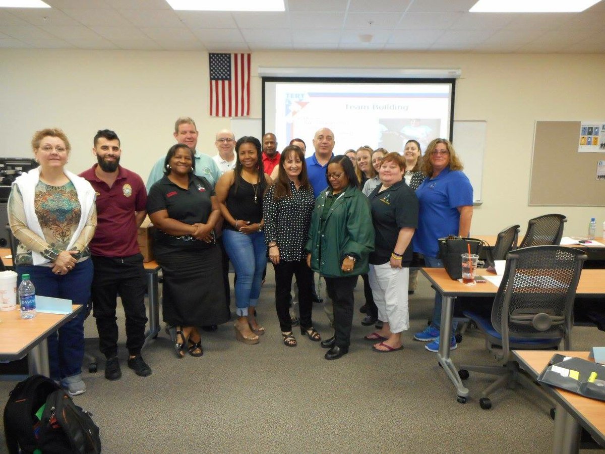 CoolKidsof911's tweet photo. @MiamiMarineMom #TERT #Leadership class, Day 3 #MiniC2016 #CoolKidsof911 #emergencyresponse #publicsafety @911WF https://t.co/YNNBXkqtWh