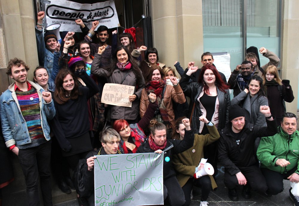 ricjl's tweet photo. Edinburgh students occupying their finance office for full fossil fuel divestment today #DivestTheRestEd #Divest https://t.co/PB5Zlw9SwS
