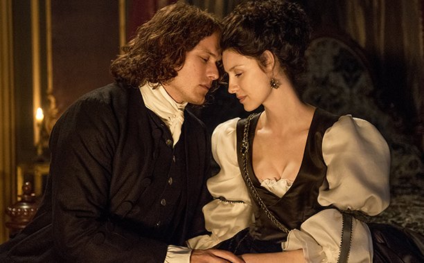 SamCaitLife's tweet photo. *NEW* Pic of Sam and Cait on Outlander S2! https://t.co/XlZmoaPcRX https://t.co/M3FPfJx4Y1
