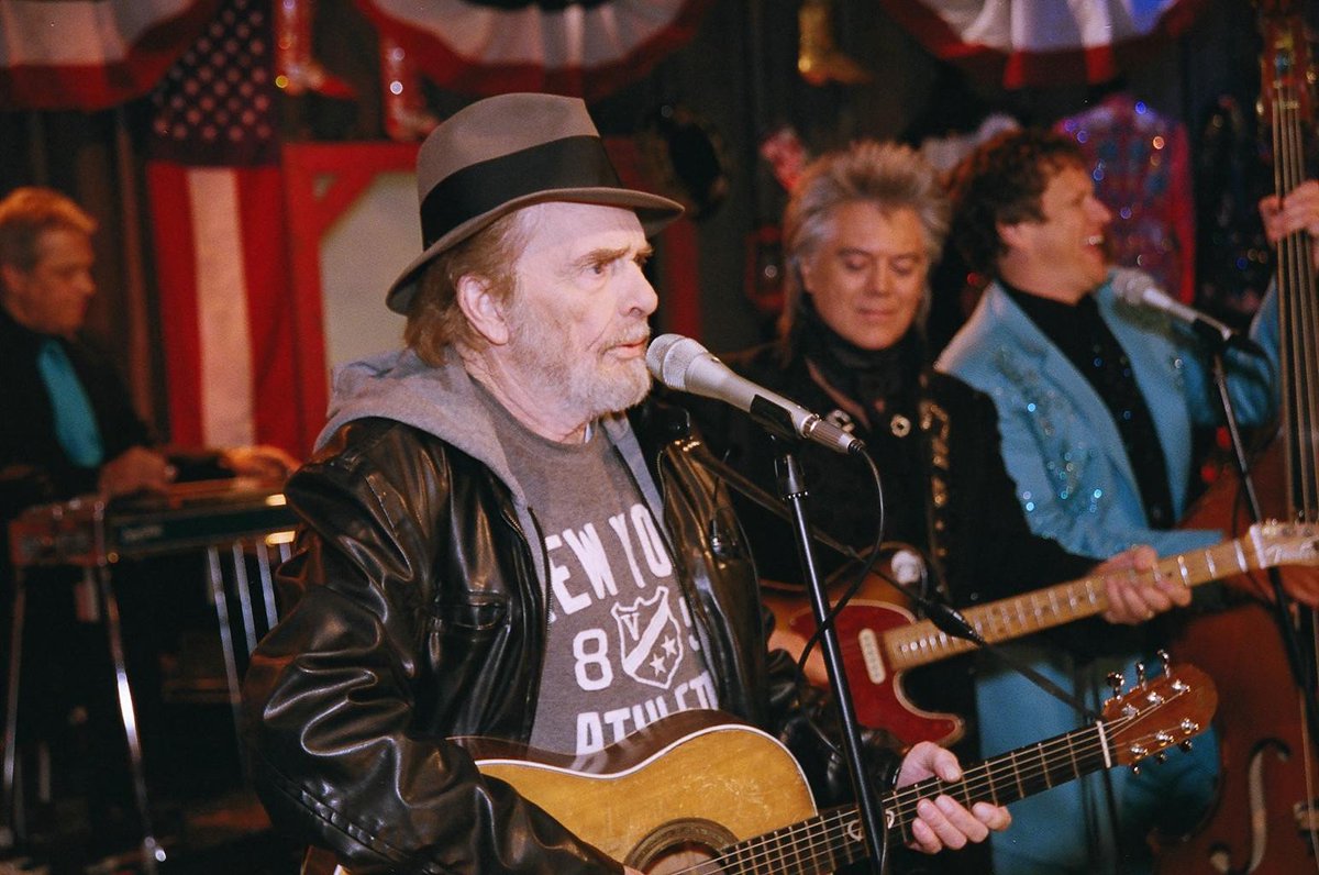 OfficialRFDTV's tweet photo. Merle Haggard has been a part of the #RFDTV family so MANY times over the yrs. He will be greatly missed! https://t.co/ArbN8sqqYi