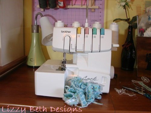 LizzyBethDesign's tweet image. Serger Thread Catcher Bag and Serger Stabilizer Mat PDF PATTERN etsy.com/listing/120604… #Etsy #BabylockSerger