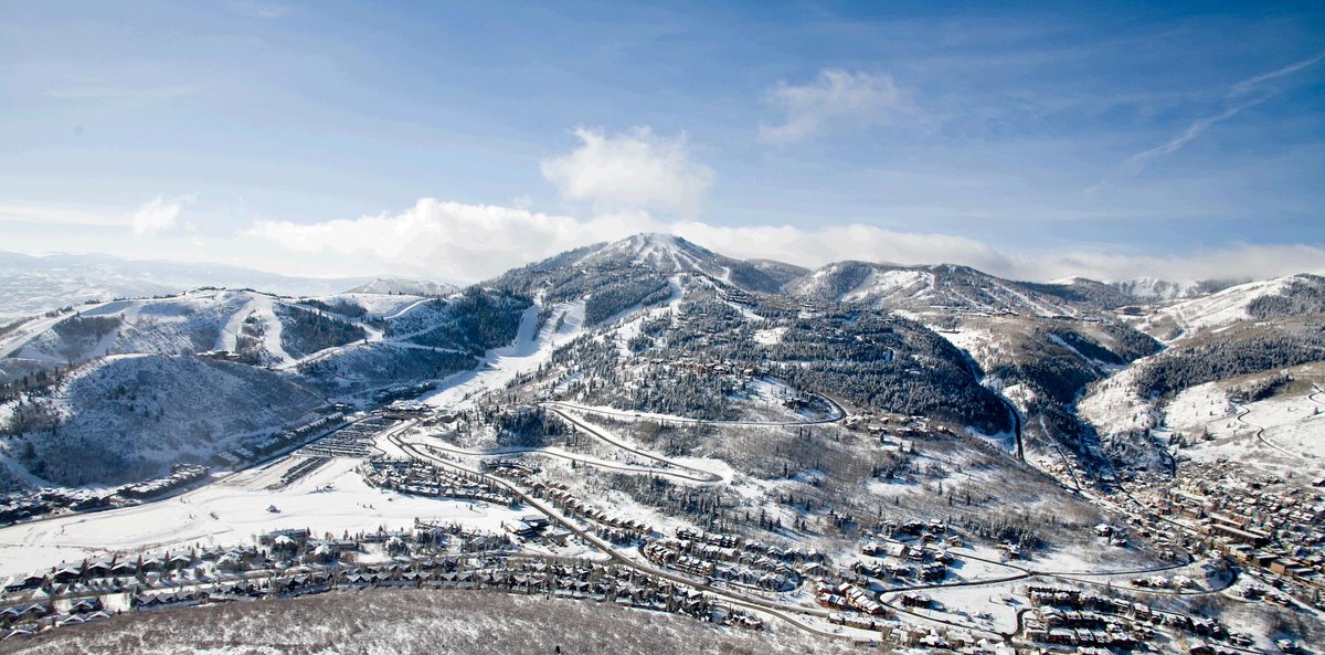 VisitUtah's tweet photo. Enjoy snow &amp; endless mountain views at @Deer_Valley before #ski season ends on 4/10. How will you #SkiTheDifference? https://t.co/01CjLWns2B