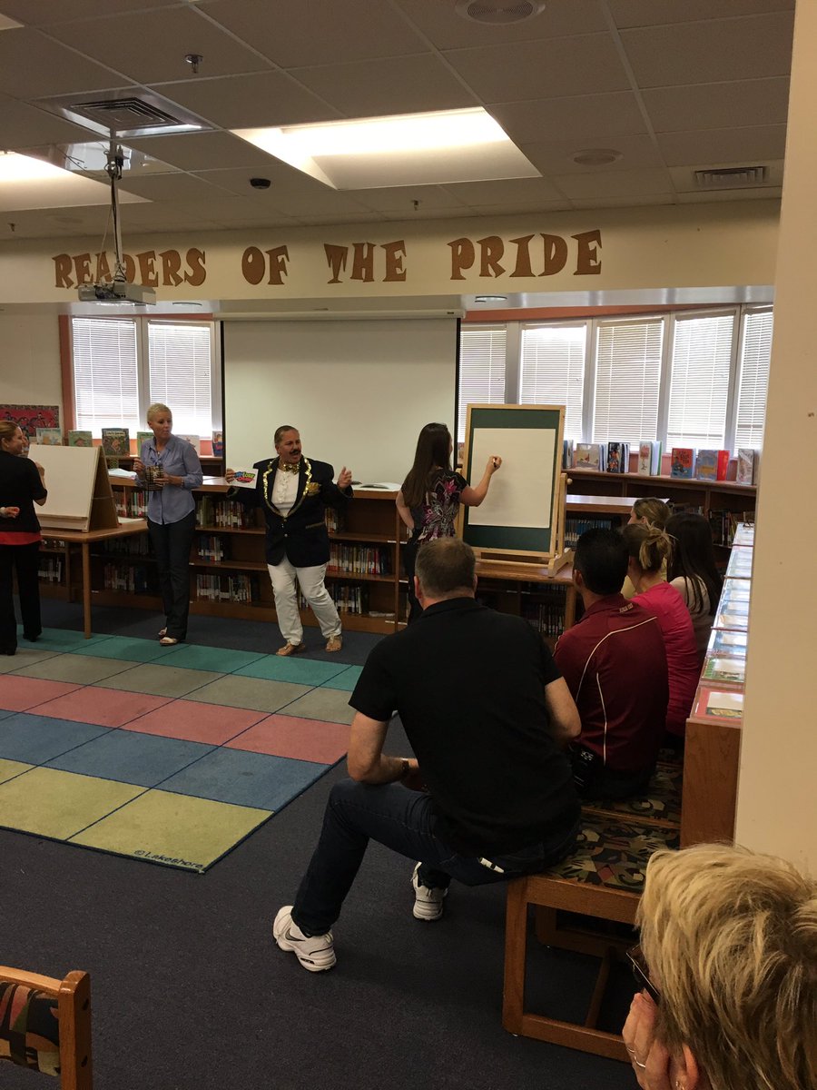 Today's ERPD "Game Show" Unconference. Teachers playing Head's up and Win, Lose or Draw #vcs