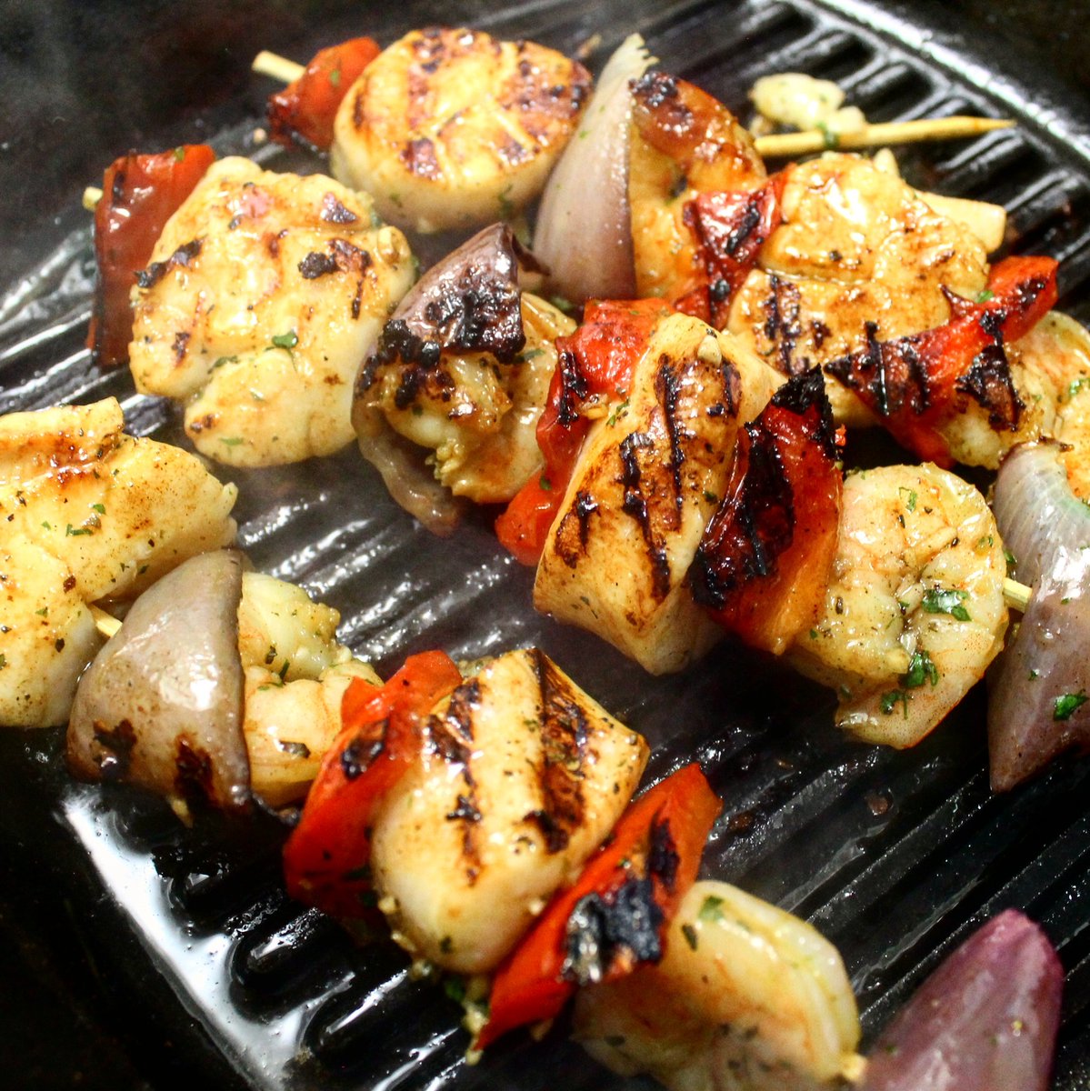 CrowdCookbook's tweet image. Nothing better than the sound of sizzling seafood! #cooking #foodie #lunch #healthy #vegetarian #foodporn #foodgasm