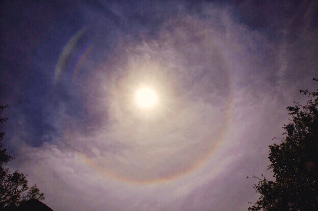 Oh man...vibrant sun halo in Austin, TX! #txwx <a href="/spann/">James Spann</a>