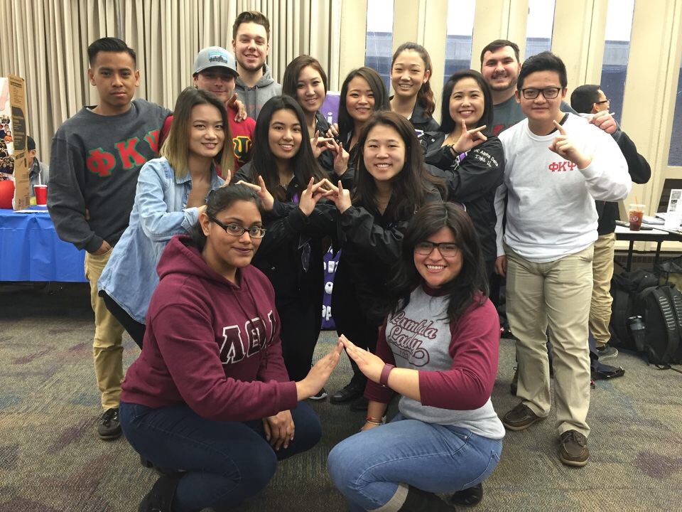phipsiuic's tweet photo. Yellow team showing off our letters! #FireUpUIC #UICGreekWeek #YellowTeam #GreekUnity https://t.co/NSea7opMT5