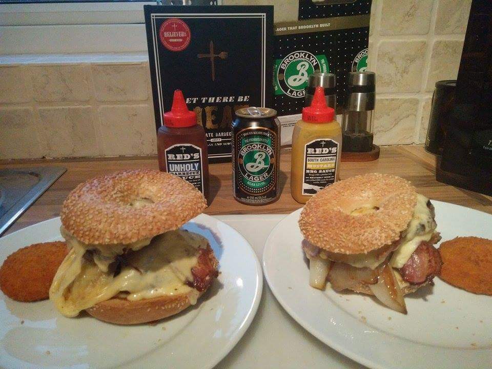 nigelhumph3's tweet photo. @RedsTrueBBQ sauce on homemade beef burgers and @NewYorkBagelCo bagels, and a @BrooklynBrewery lager to wash it down https://t.co/3S3xgg7gN2