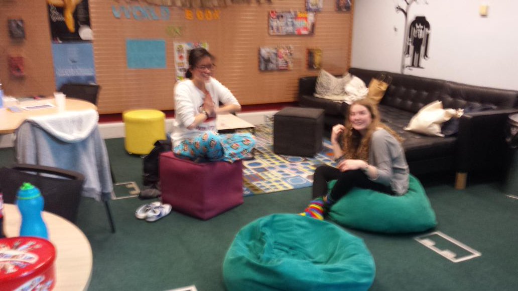 sara_morden's tweet photo. @ReadingHackers @BHLibraries dressing up and eating pizza at their pyjama party! #libraryatnight #toomuchexcitement https://t.co/VZ7D2ARKJB