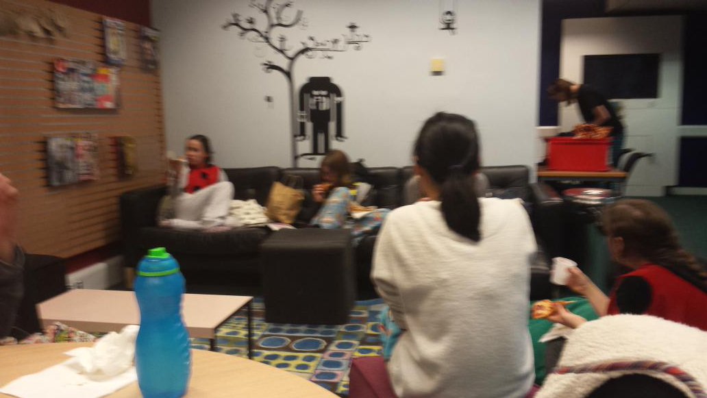 sara_morden's tweet photo. @ReadingHackers @BHLibraries dressing up and eating pizza at their pyjama party! #libraryatnight #toomuchexcitement https://t.co/VZ7D2ARKJB