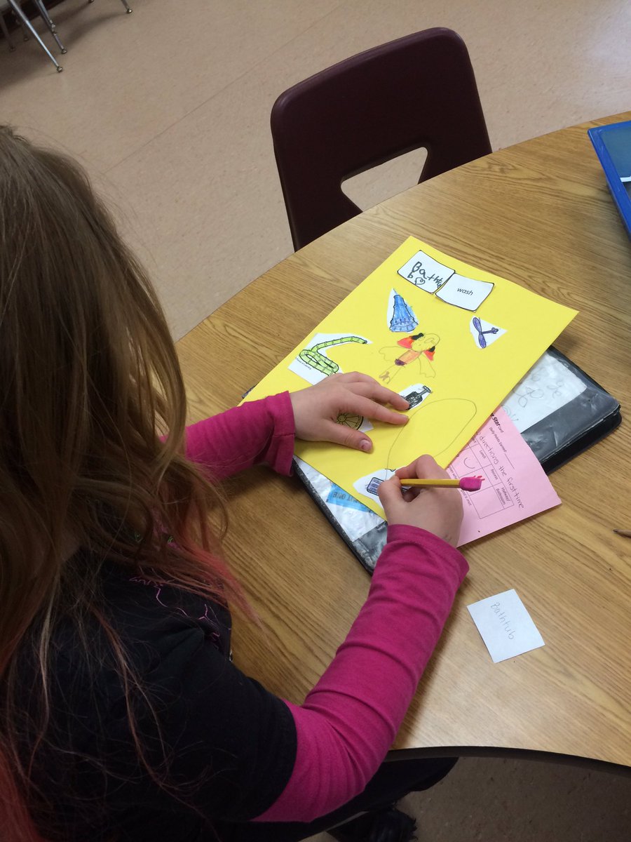 MrsSchwarz3's tweet photo. 2nd grade Young Scholars make a ForceFitting nouns and verbs contraption. @SumnerElem #SumnerGT #PETSCurriculum https://t.co/IYK3o2sJbS