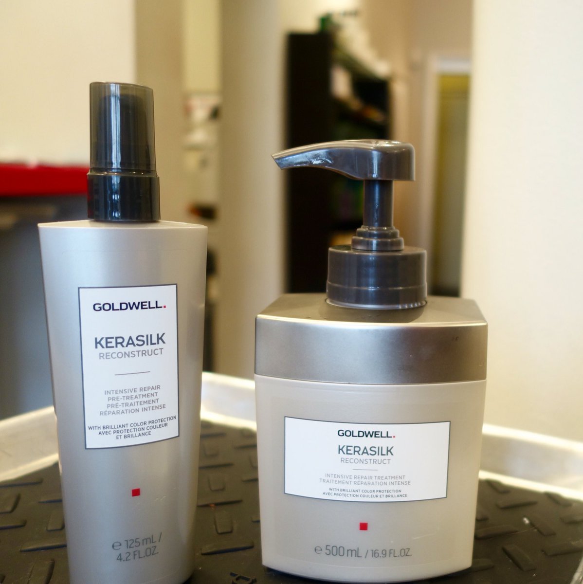 soniaDYH's tweet photo. Loving the new #KerasilkReconstruct intensive #hairtreatment from @Goldwell!
#Goldwell #Hair #HairCare #ManePop https://t.co/NBLPYHHu1G