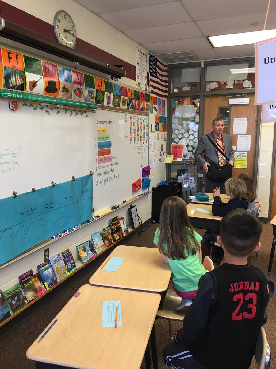 MrsKellyRT's tweet photo. Learning about our trip to the pool later this month. Thanks, Mr. Miller! @mem76rt https://t.co/7KZx2xteI8