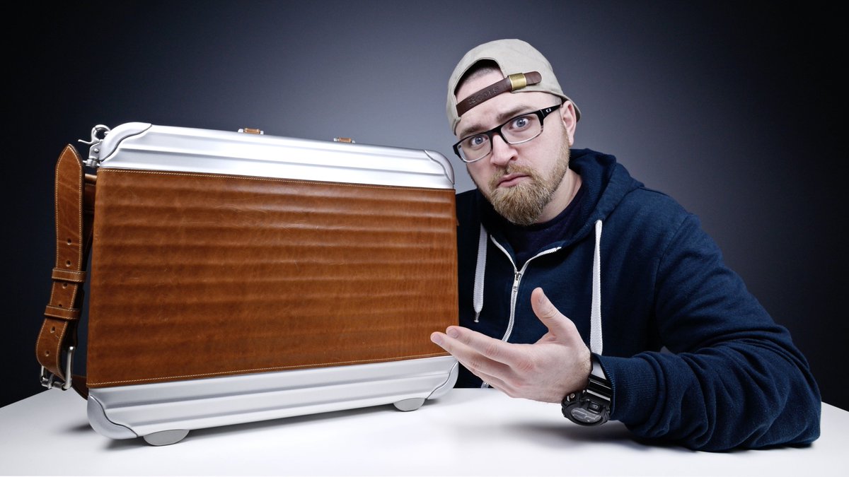 UnboxTherapy's tweet photo. NEW VIDEO - Top Secret Smartphone Unboxing - https://t.co/ZMz7d2ClyQ RT! https://t.co/yA7OsKYMCy