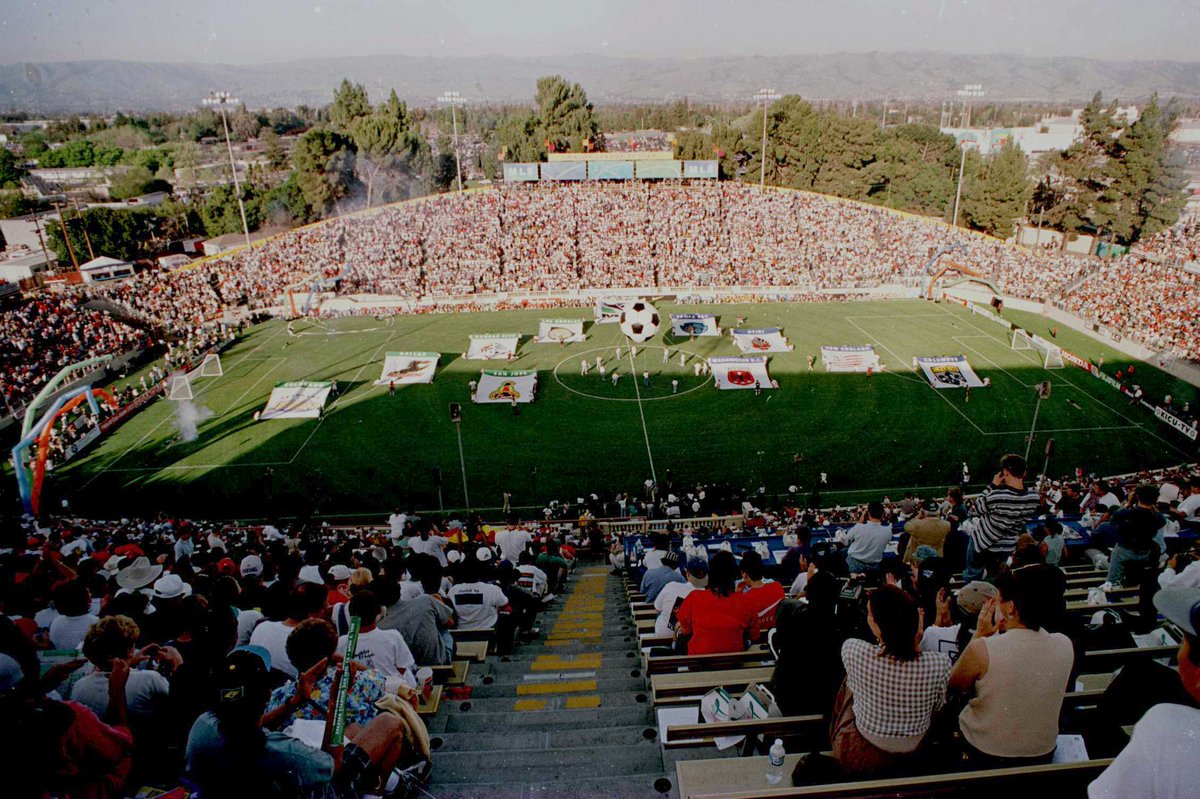 MLSes's tweet photo. ¿Qué estabas haciendo tú el 6 de abril de 1996? Cuéntanos y tus recuerdos estarán en el podcast Tiro Libre. #MLS96 🎂 https://t.co/qUYWwAot0i