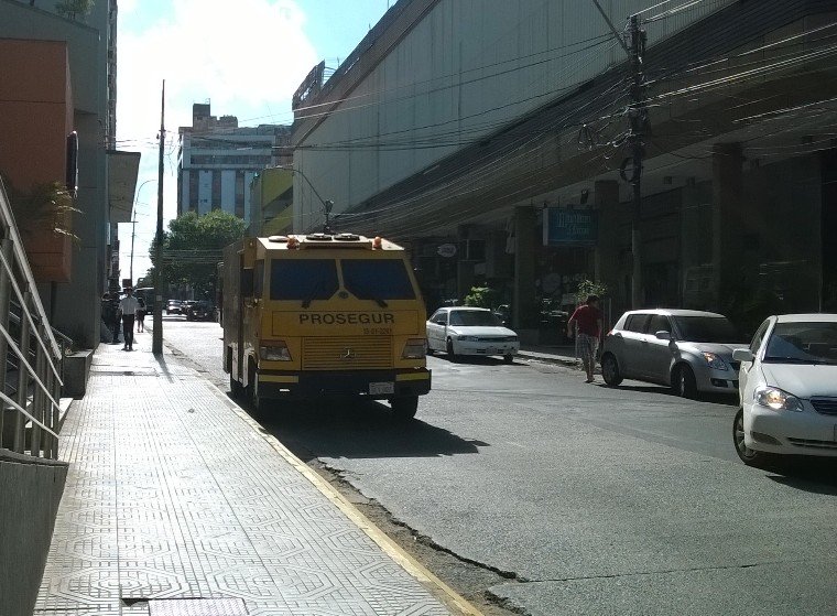mharcos's tweet photo. Me crucé con el transporte escolar de Saúl. https://t.co/adX5FAWLCf