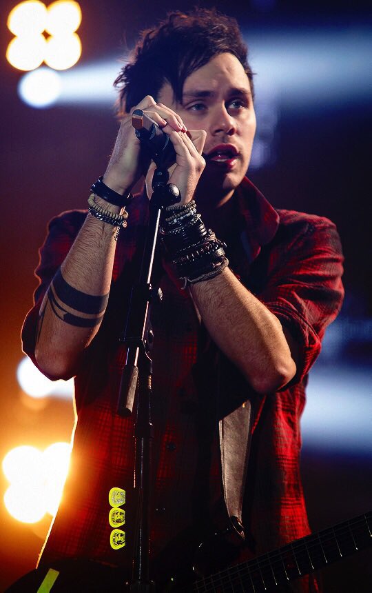 5SOS_Daily's tweet image. Michael you're beautiful and I hope you know that 😍