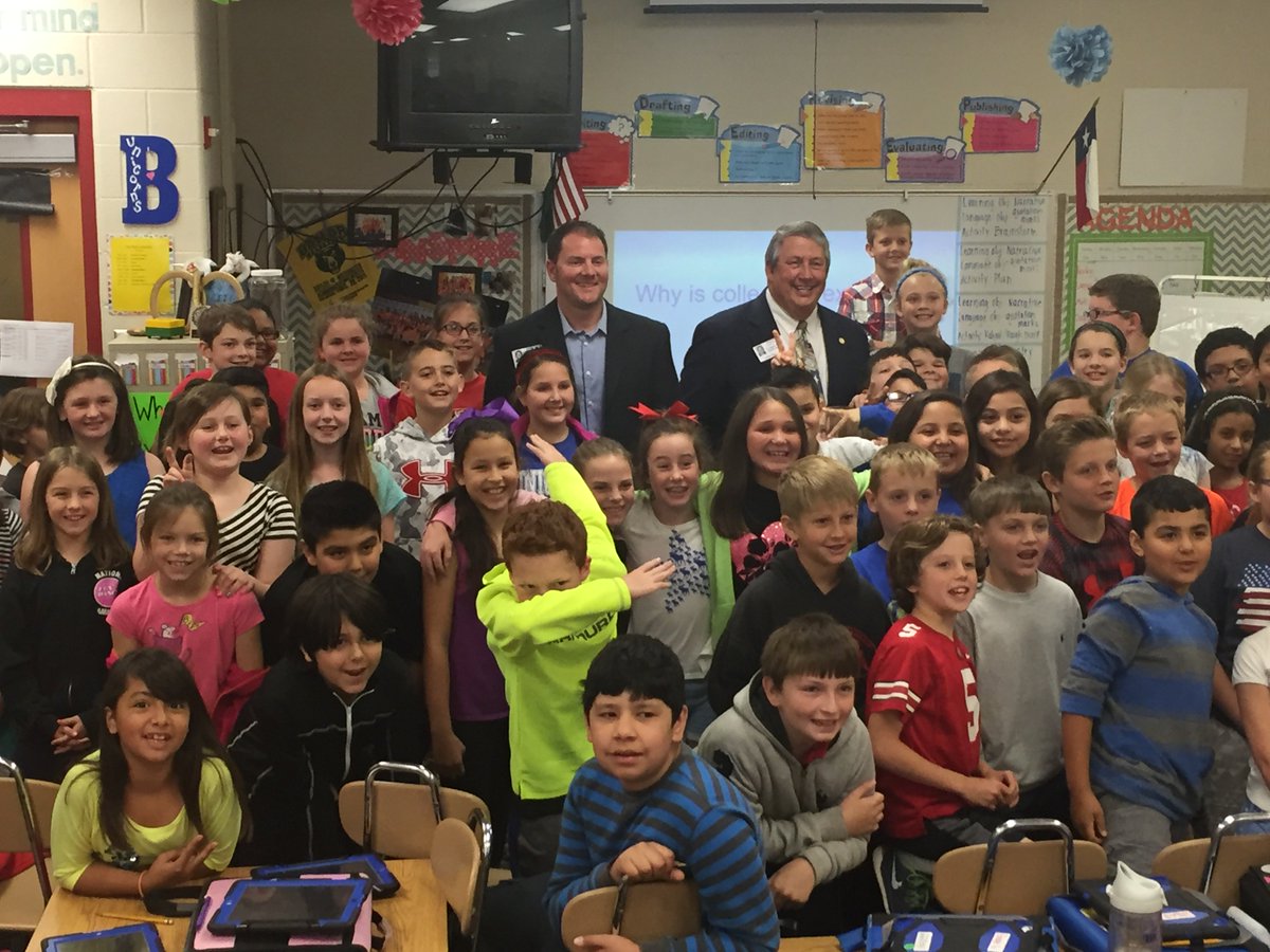 DougForTexas's tweet image. Great day at Lamar Elementary! I was welcomed by the 5th graders and spoke to Mrs. Cook-Best's 4th graders. #TXHD73