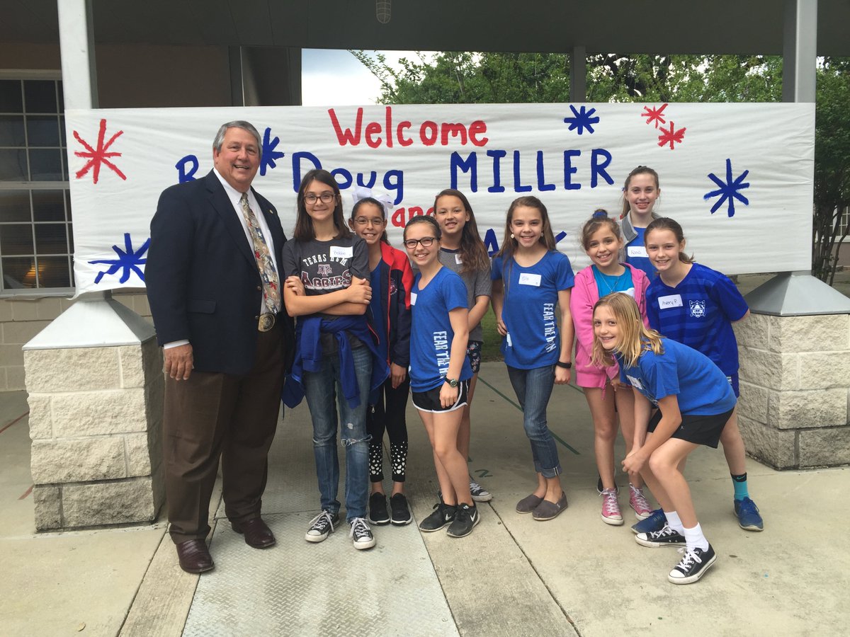 DougForTexas's tweet image. Great day at Lamar Elementary! I was welcomed by the 5th graders and spoke to Mrs. Cook-Best's 4th graders. #TXHD73