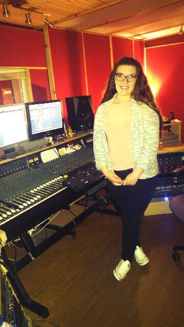 StudioPartyHull's tweet image. @AlishaHoranx Recorded 3 great songs today! A lovely surprise birthday present from @Kelannstan80