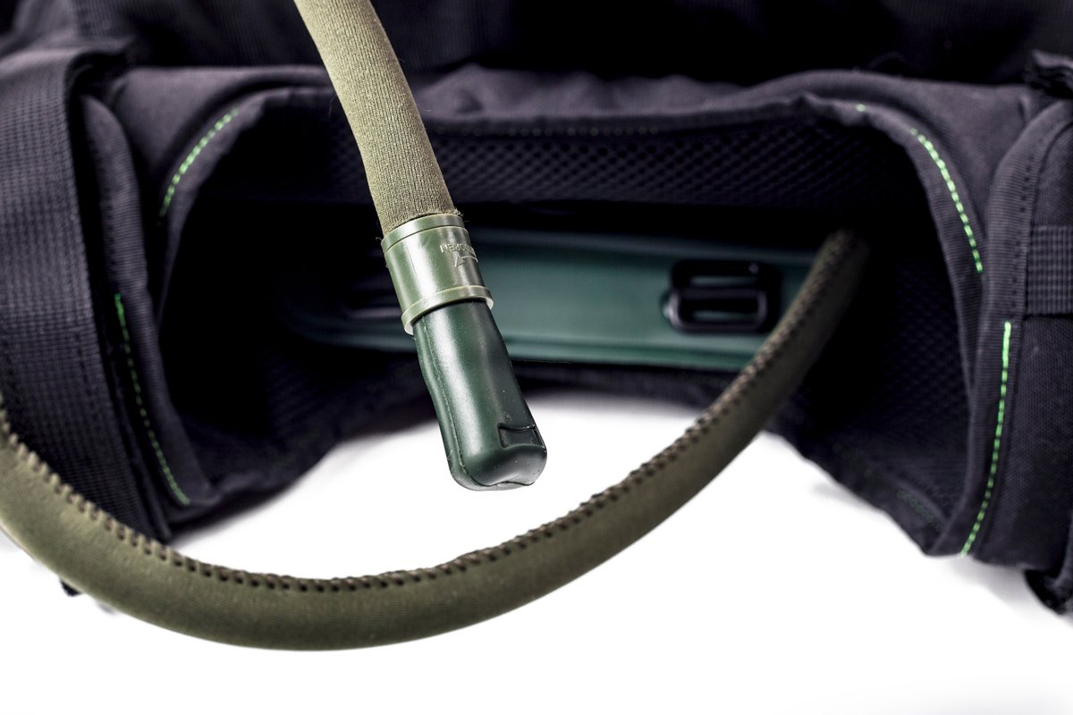 CrossXvest's tweet photo. CrossXvest EVO™: With built-in hydrationsystem @Indiegogo https://t.co/Ajp9I8XHRD #indiegogo #kickstarter #sports https://t.co/NYfIc0tZxI