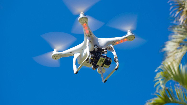 CNN's tweet photo. The FAA might let drones fly over people's heads -- if a new proposed rule is approved https://t.co/IBWisZrh58 https://t.co/p6vNTU9iI1