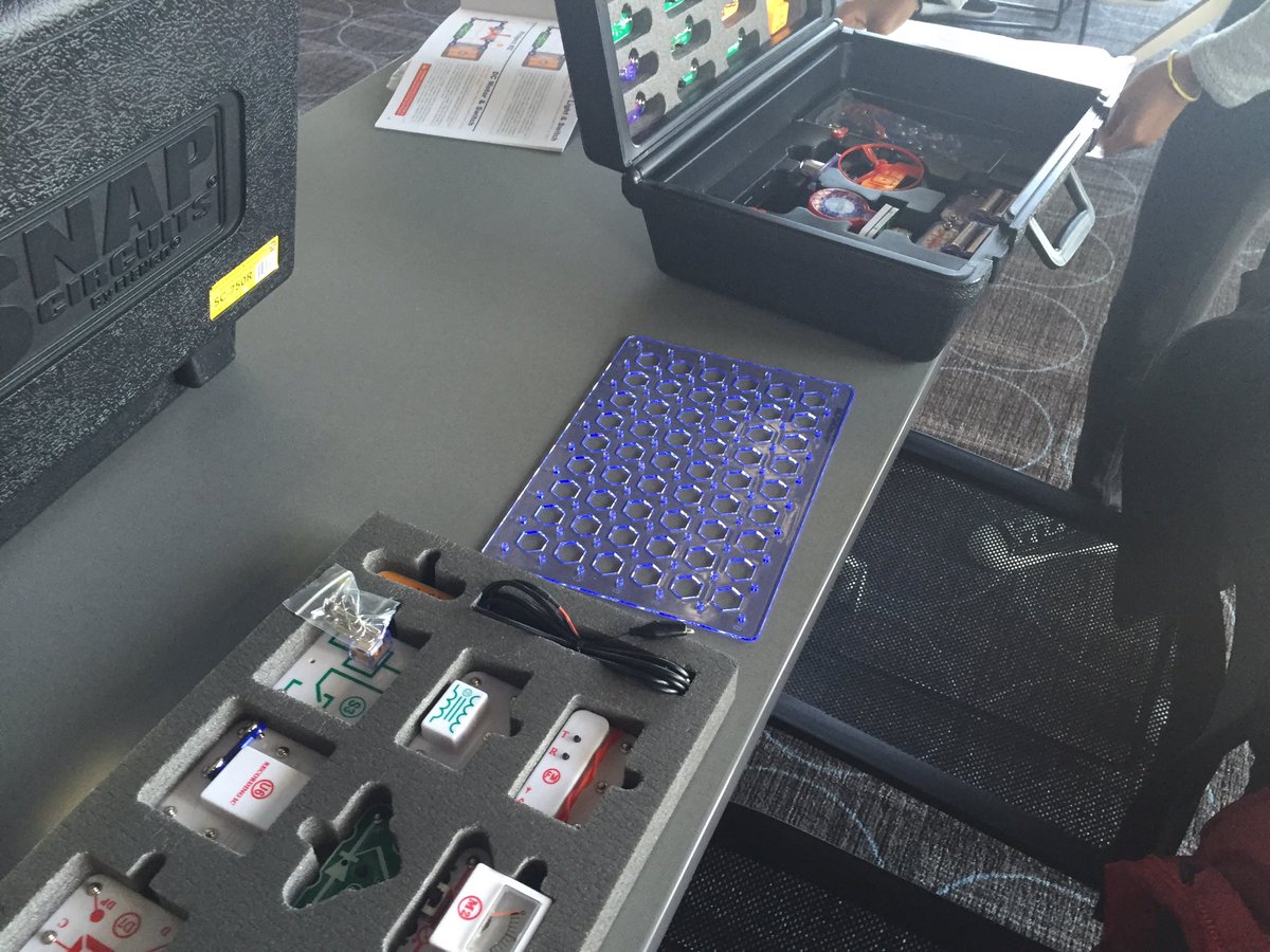 AlohiLondon's tweet photo. What a cool program!! #STEM #citcuit #electrical @KCLS @US_IMLS @agcsschool https://t.co/tQB2ZF7s8A