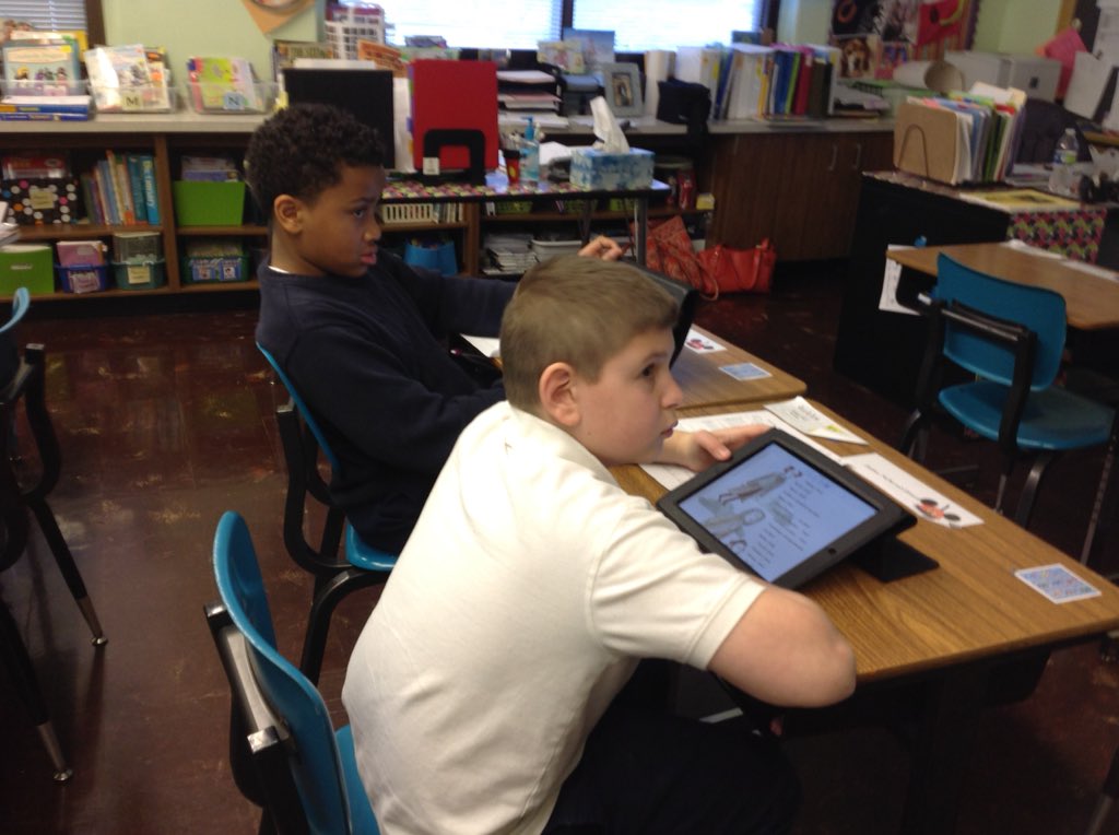 mrsWilk213's tweet photo. Working with partners to identify the parts of a mystery. #roy4th #roypride https://t.co/CIIgigDzBN