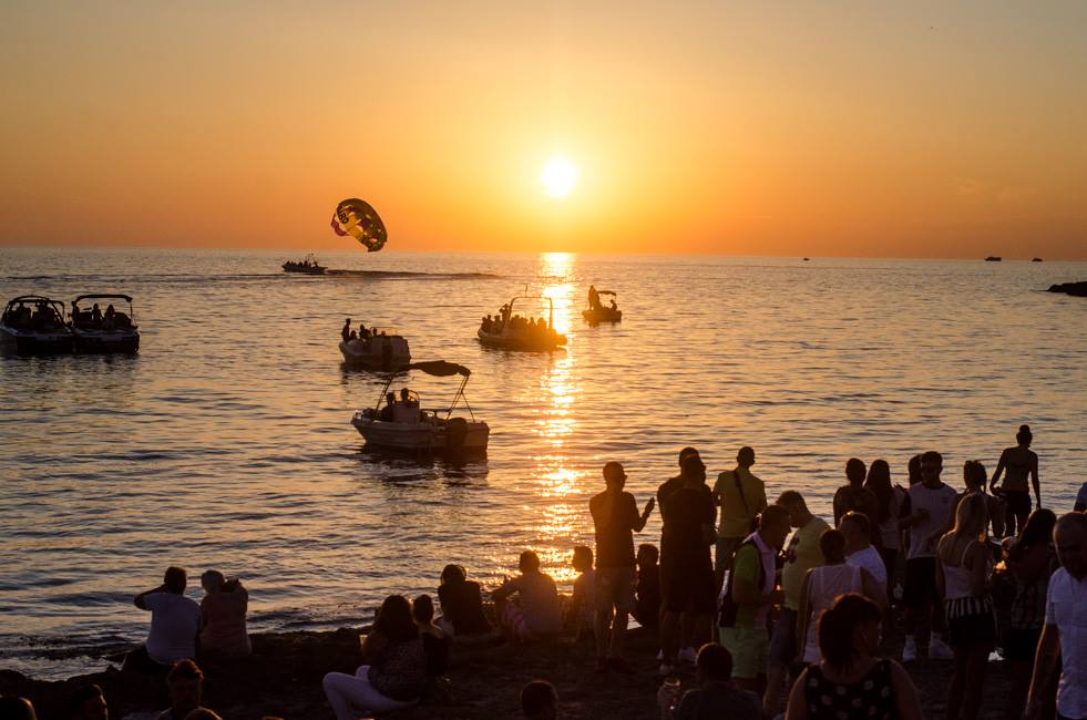 IbizaClubNews's tweet photo. They say the best things in life are free #Ibiza #Ibiza2016 https://t.co/koX8PcnW4v