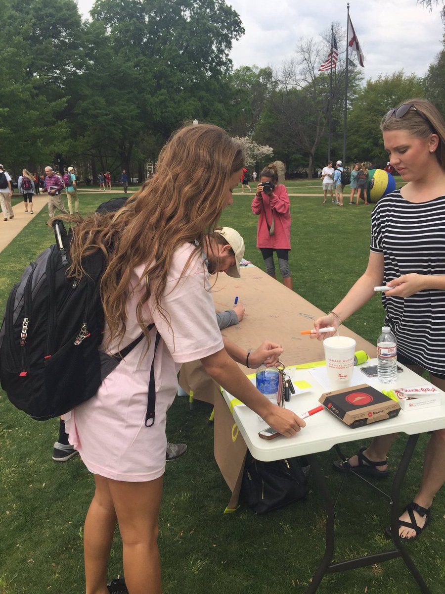 TheCrimsonWhite's tweet photo. PR students check UA's interest for extended Thanksgiving break https://t.co/zSzHv4Zz6A https://t.co/ithe52cBzU