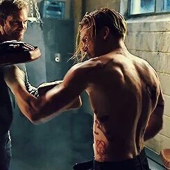 NaturalBlondeW's tweet image. I'm too hot, hot damn

/sings the song without regretting a bit/