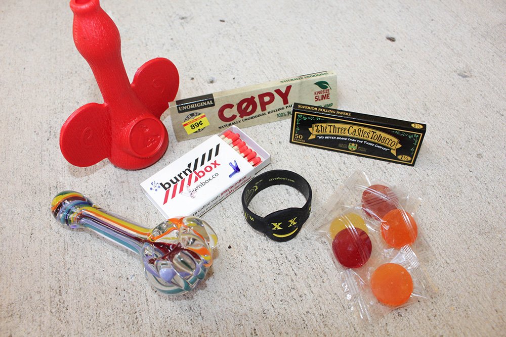 BurnBoxCo's tweet photo. Find out what we've got packed in our #April 2016 #BurnBox right here: https://t.co/W7Gq8yd0Bq https://t.co/K43naKOgM4