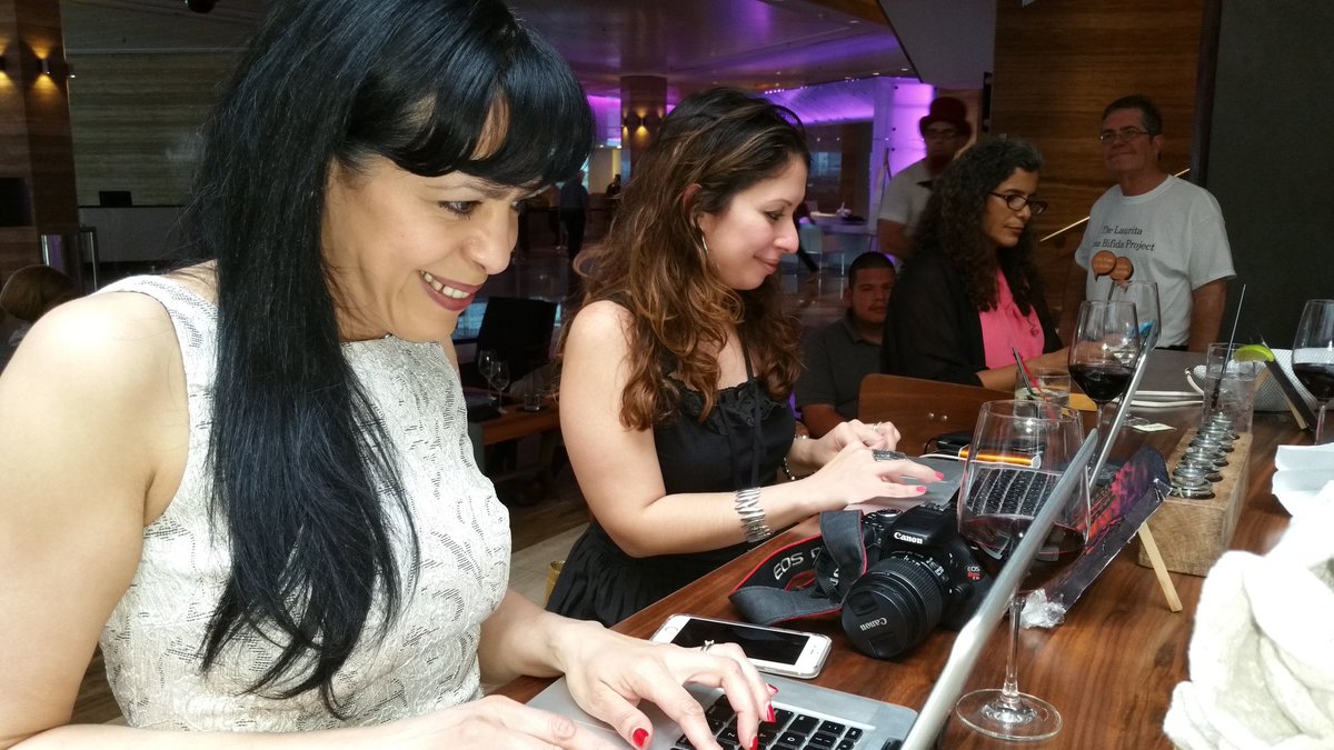 micaminar's tweet image. Look at the dedication @ergeekgoddess @dianalimóngi All for a good cause @TheLSBProject #Hispz16 #TheLSBProject