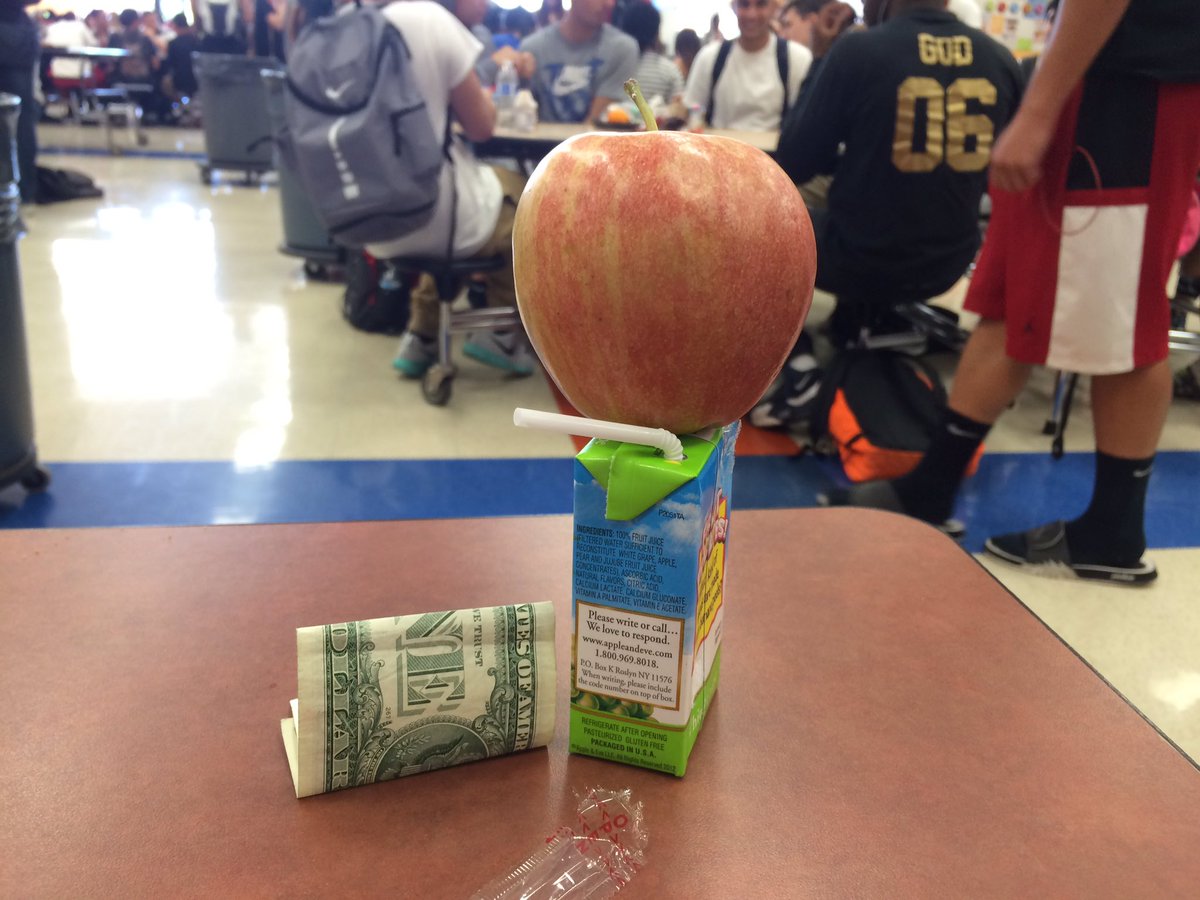 BrotherhoodKHS's tweet photo. Modern art. #StillLife https://t.co/zl3QE1opQA