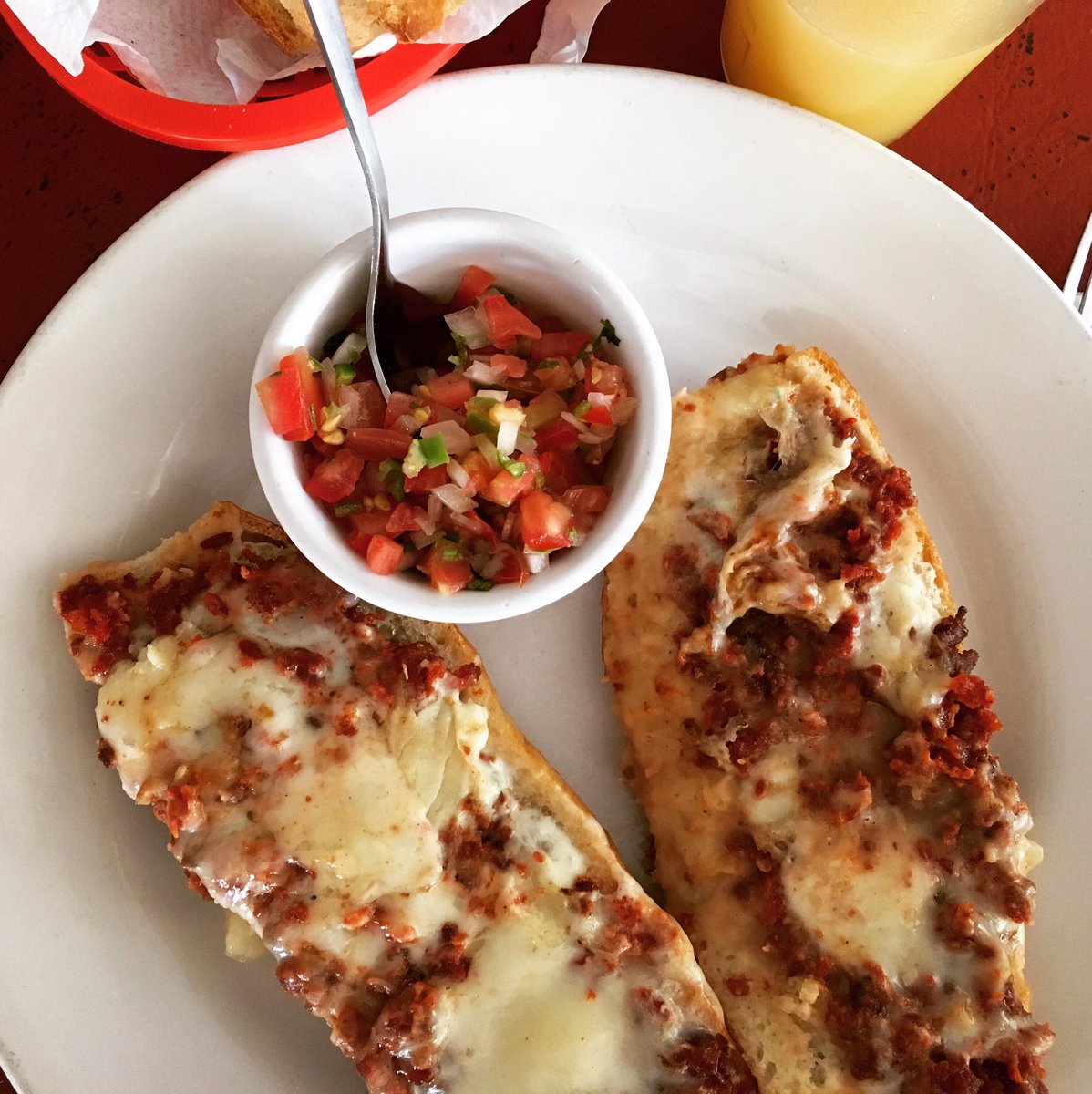 ConPeras's tweet photo. Molletes salados para el desayuno en @estaciondelulio @luliocafe 
Libertad 1980 https://t.co/iDjbf8d203