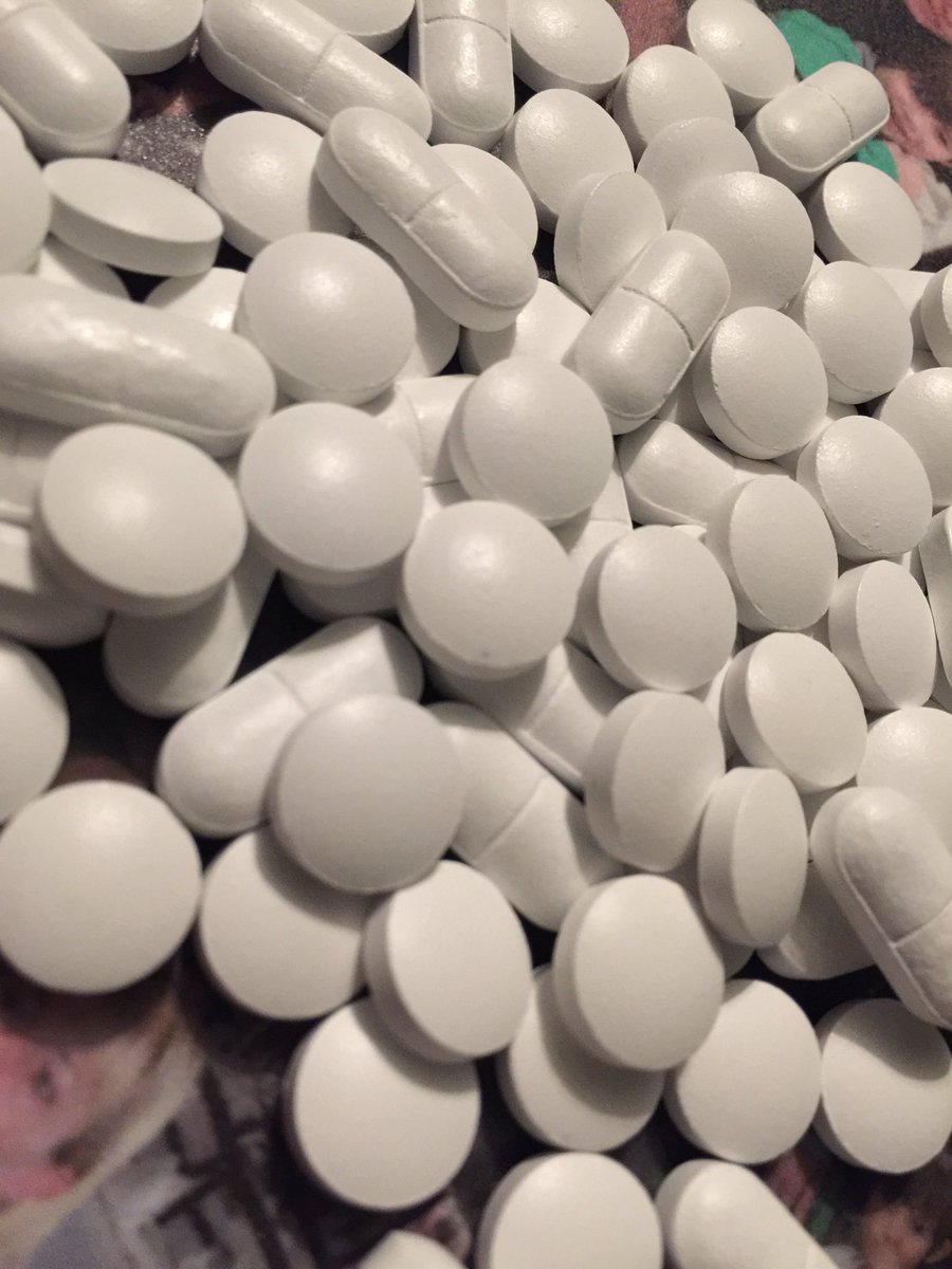 FatDepressedG's tweet photo. Maybe if I take al these pills I'll be thin😭 https://t.co/qZlsCnsaiq