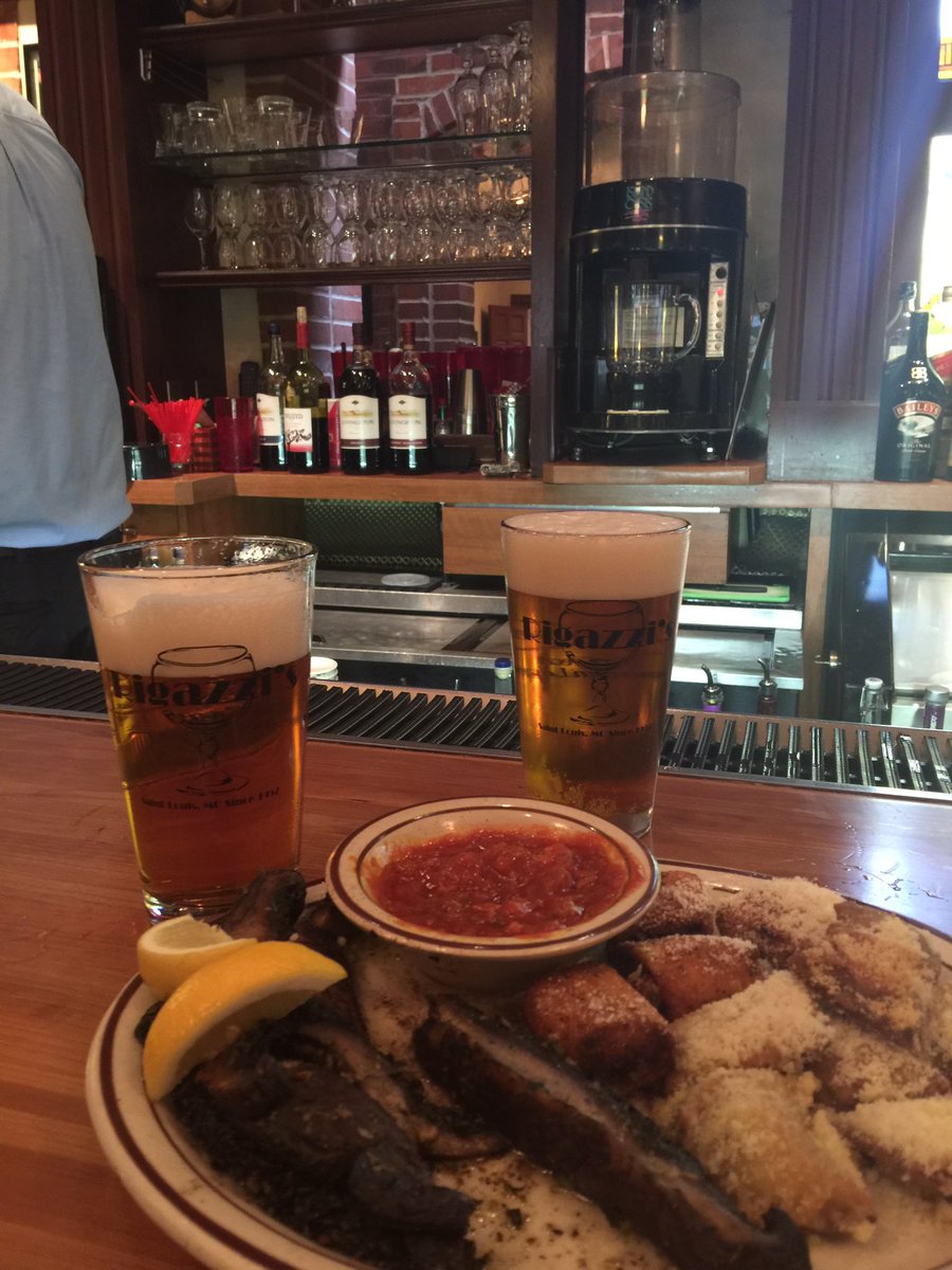 ogbrewer's tweet photo. #NitroGold on tap @Rigazzis @OFallonBrewery https://t.co/WQqsnlheMj