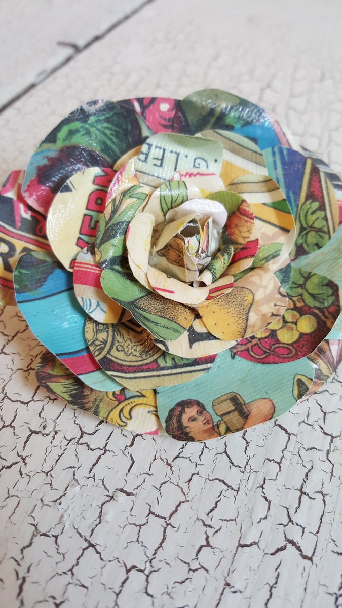 Pulpflora's tweet photo. One of a kind wedding paper floral bouquets, jewellery and accessories hand made in Devon https://t.co/JbaWaqxzec https://t.co/xK09anDbSV