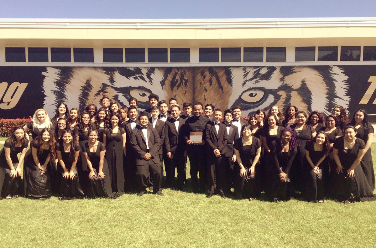 heyheyitsmrj's tweet photo. For the first time since 2004, @IrvingHigh has a UIL First Division choir!!!! #proudteacher https://t.co/x0ZUX68ftC