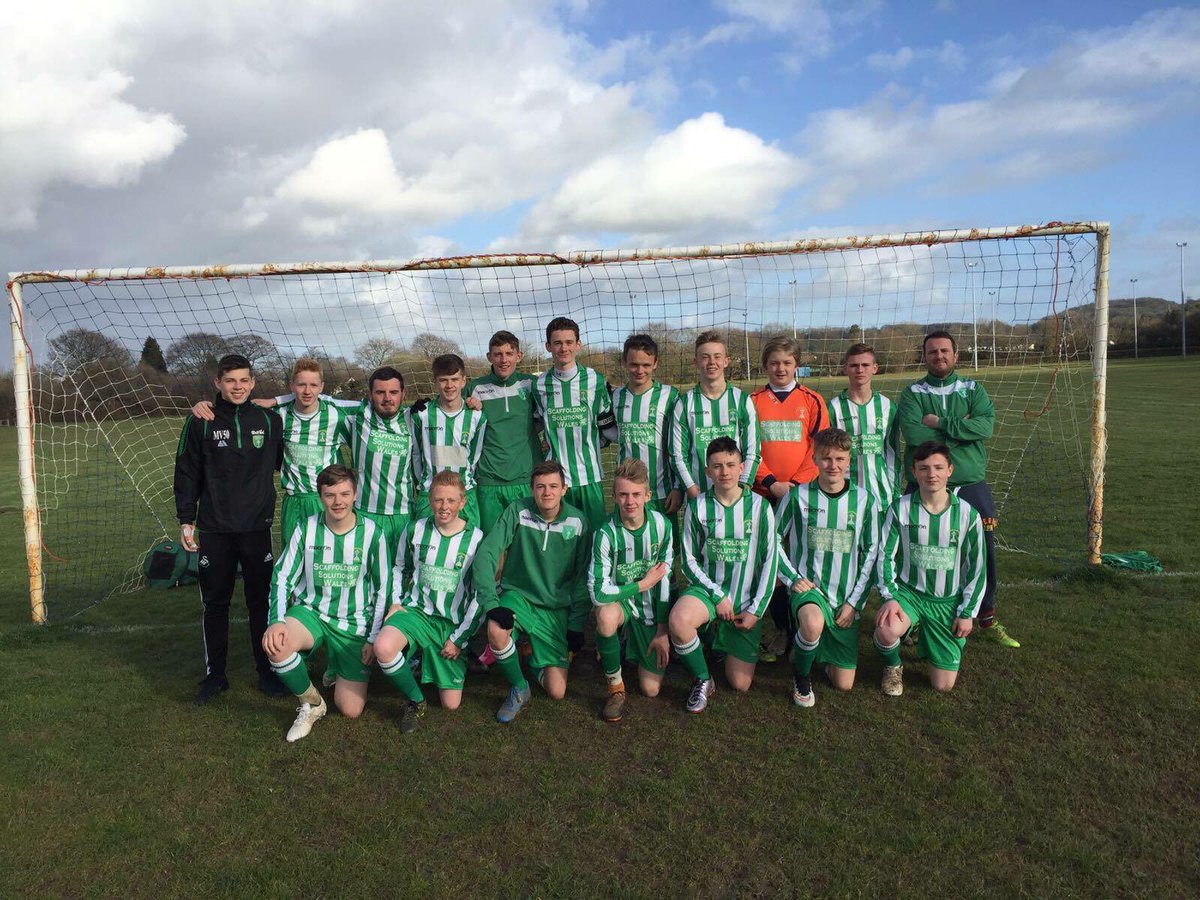 LlanRangersFC's tweet photo. Team photo from tonight's game #LFRC #ThankYouLloyd https://t.co/KNWdkdK63k