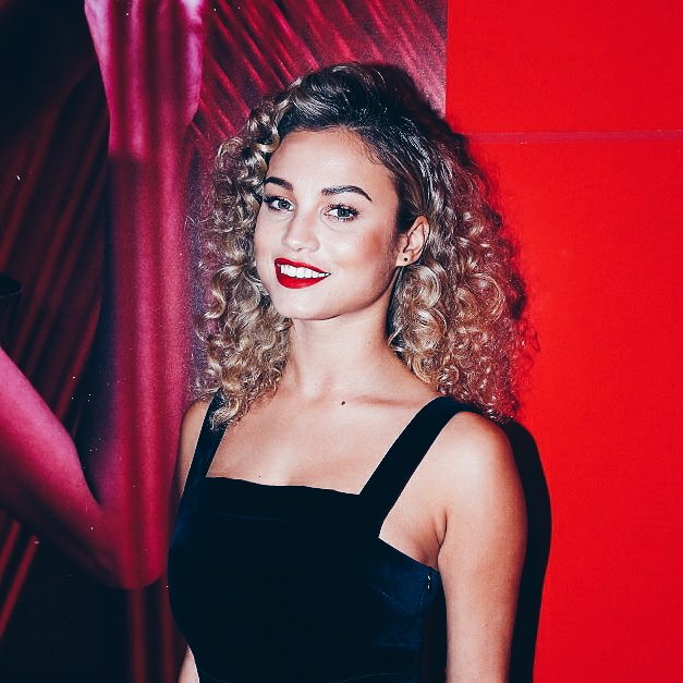 stebertramrose's tweet photo. #tb | @RoseBertram à la soirée de l'Oréal Red Obession. ♡ https://t.co/4crhBKcflt