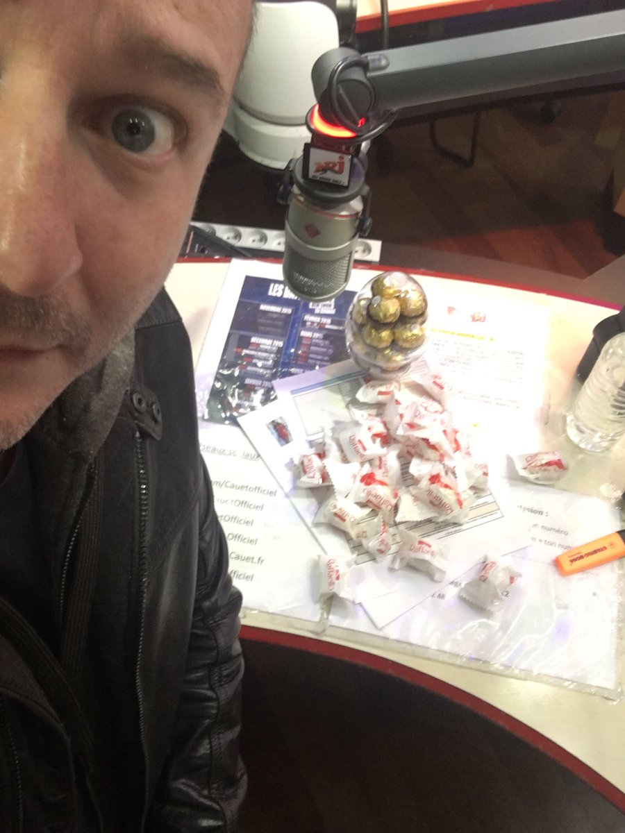 cauetofficiel's tweet image. Sympa mon équipe !!! Suis au régime et ils me balancent ça !!!! #pasbien .. Ca va vous ?En forme ? @NRJhitmusiconly