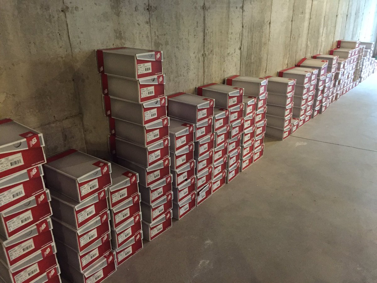 RunHeuisler's tweet photo. A HUGGE thank you to @newbalance for supplying ALL 160 of our Run Concierges with new uniforms for 2017. Shoes too. https://t.co/Pe6r8ORHsz