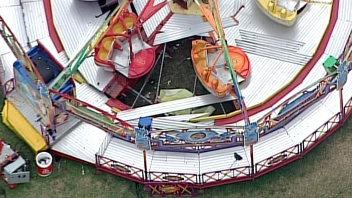 JRodzMIA's tweet photo. #BREAKING worker dies doing ride maintenance at #MiamiDadeCountyFair @Telemundo51 @nathaliaT51 https://t.co/rtoclyBWyV