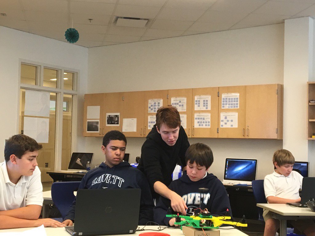 Deacs84's tweet image. Afternoons in the MS iCube @TheLovettSchool. Building drones with Kaan!! #makered #isedchat #maketolearn