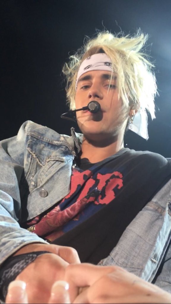 kaiathesizzler's tweet photo. I'm going to be this close to j soon. https://t.co/GUPjjYMSzI