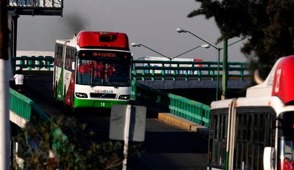 anonopshispano's tweet image. Mientras tanto en #Ecatepec (fotos de Leslie Pérez / 24 horas) #Mexibus