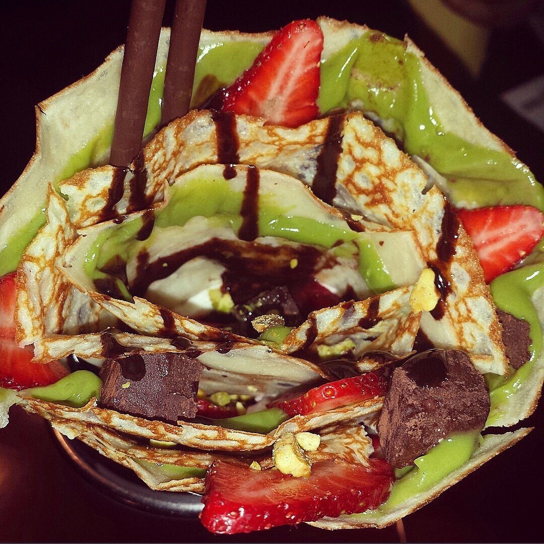 aly_lovegood's tweet photo. My favorite spot in Philly's Chinatown, T Swirl Crepes 🍓🍫 #Crepetastic https://t.co/4ne9S46eS7